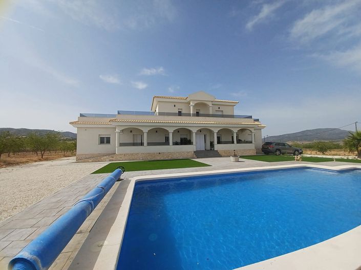 Image No.10-6 Bed Villa for sale