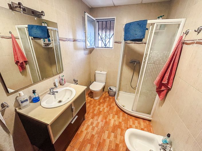 Image No.32-4 Bed Country House for sale