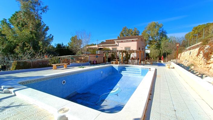Image No.2-4 Bed Villa for sale