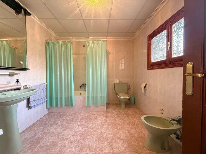 Image No.36-12 Bed Country House for sale