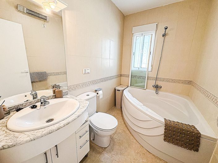 Image No.50-5 Bed Villa for sale