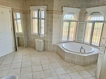 wrcajqd85j4xuaefurts2