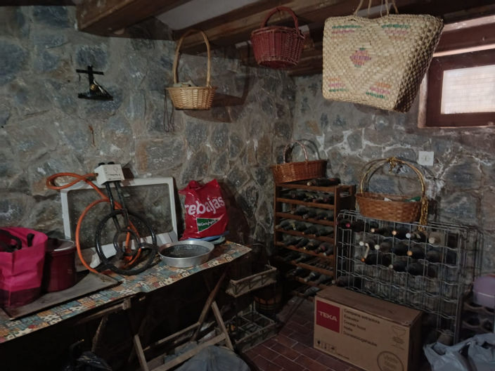 Image No.11-8 Bed Country House for sale