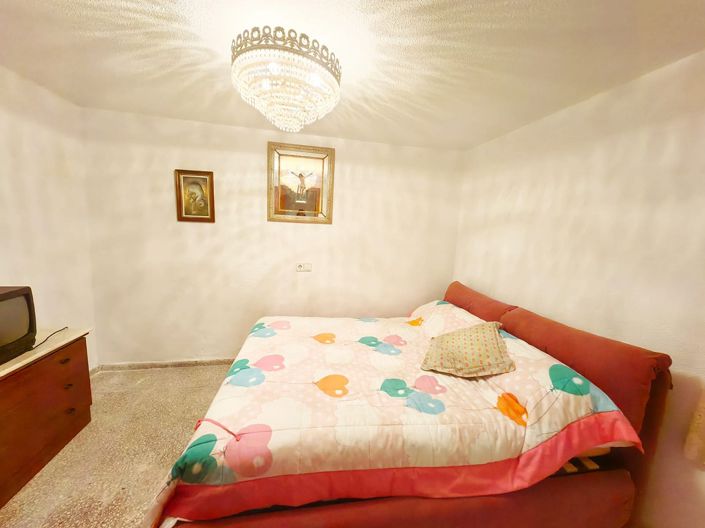 Image No.12-5 Bed House for sale