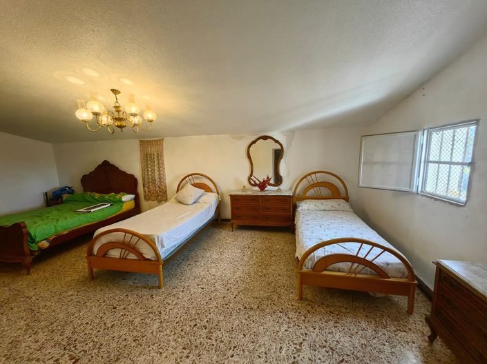 Image No.18-5 Bed House for sale