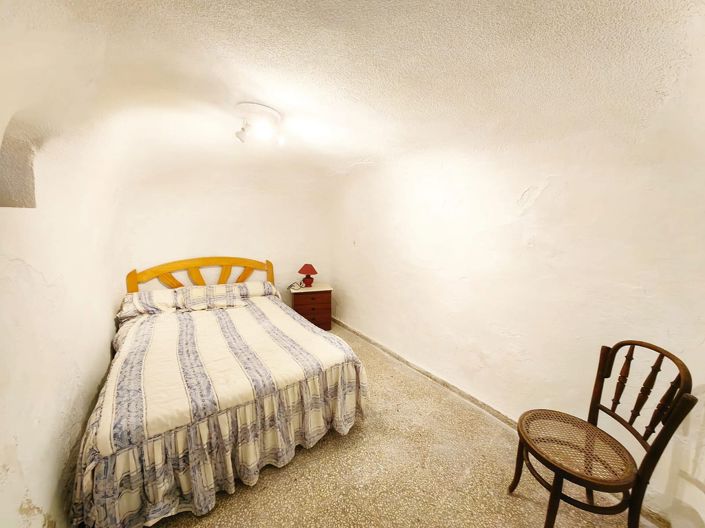 Image No.20-5 Bed House for sale