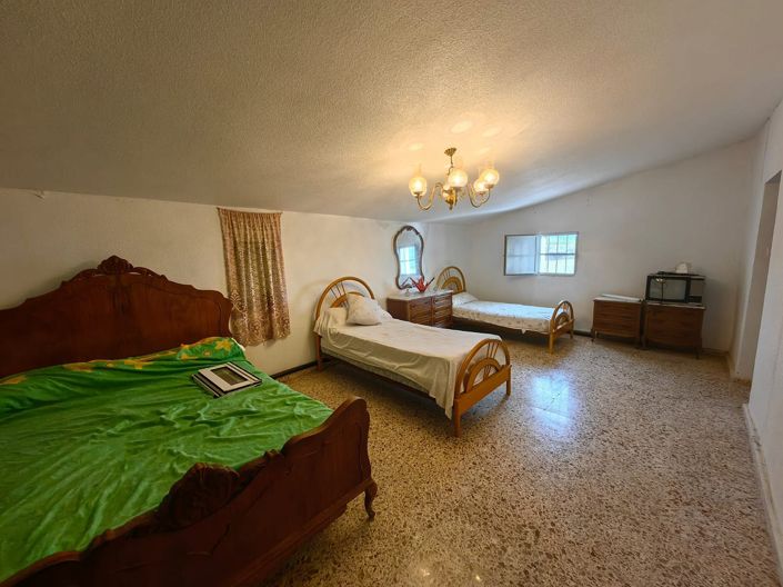 Image No.25-5 Bed House for sale