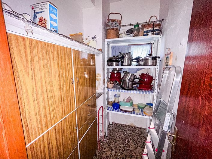 Image No.16-6 Bed Townhouse for sale