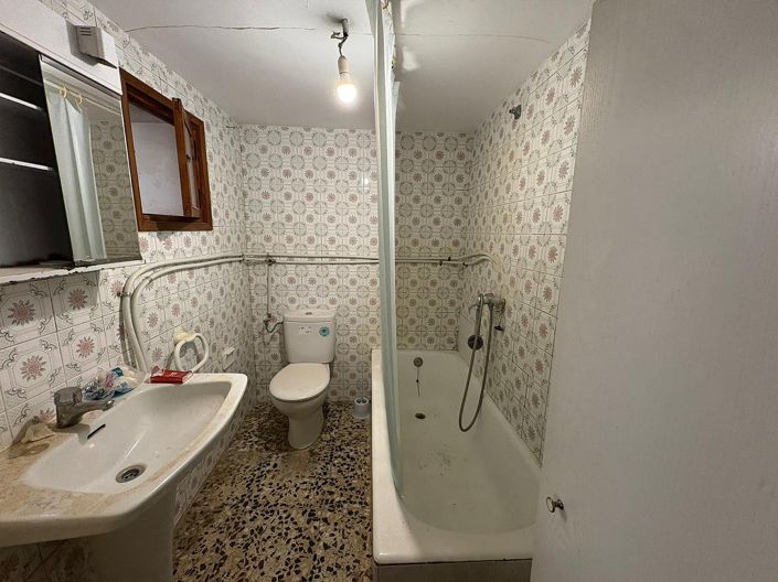 Image No.22-5 Bed Townhouse for sale