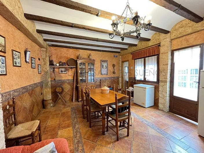 Image No.1-5 Bed Townhouse for sale