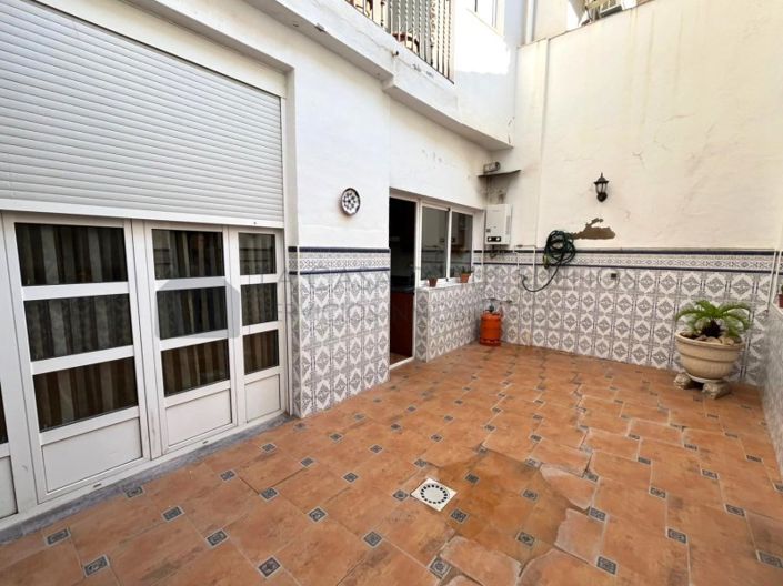 Image No.12-5 Bed Townhouse for sale