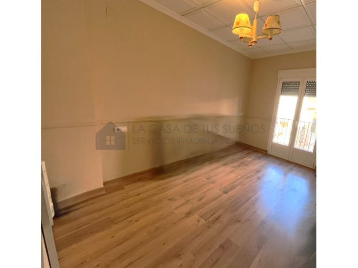 Image No.25-5 Bed Townhouse for sale