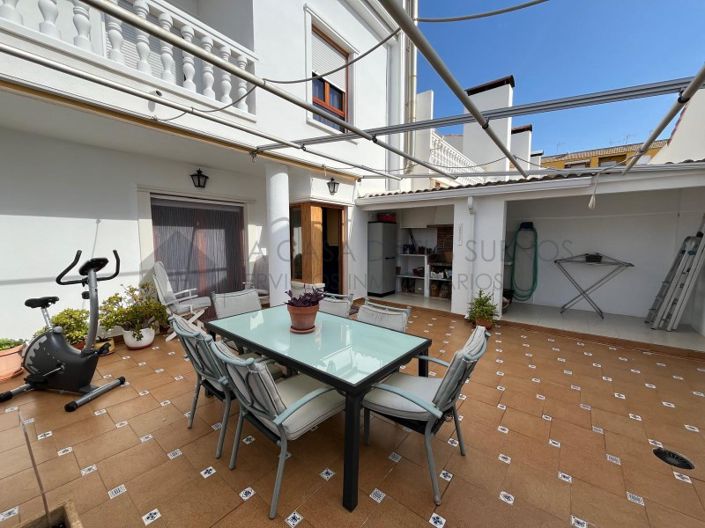 Image No.1-4 Bed Townhouse for sale