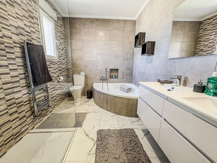 Image No.24-4 Bed Villa for sale