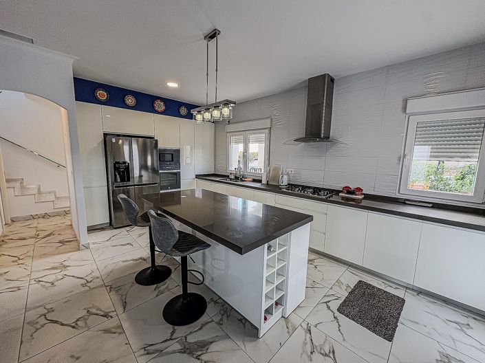 Image No.8-4 Bed Villa for sale