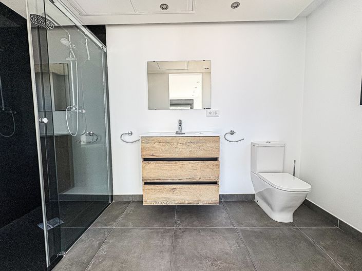 Image No.17-5 Bed Villa for sale