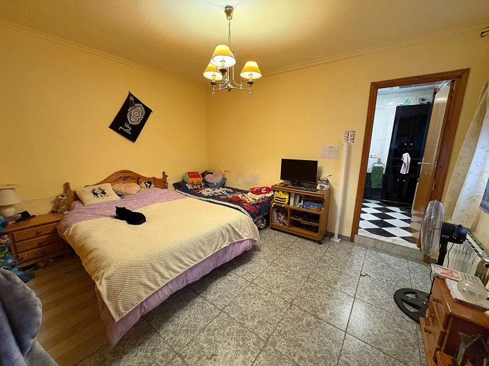 Image No.21-6 Bed Townhouse for sale