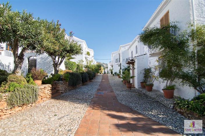 Image No.22-2 Bed Property for sale