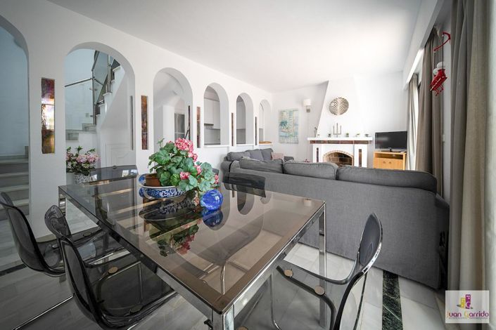 Image No.11-3 Bed Property for sale