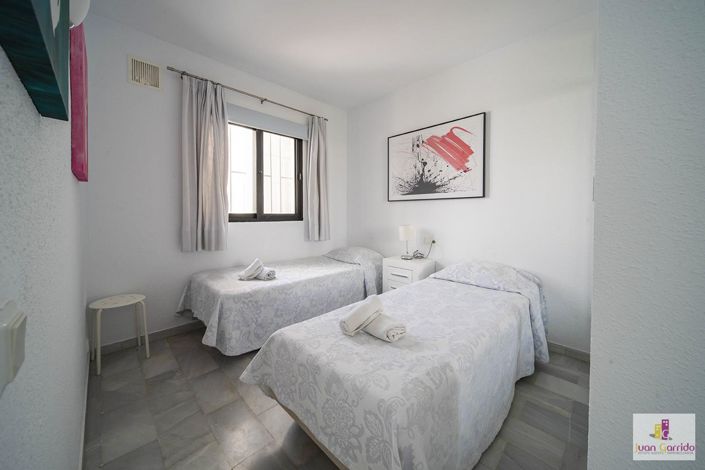 Image No.18-3 Bed Property for sale