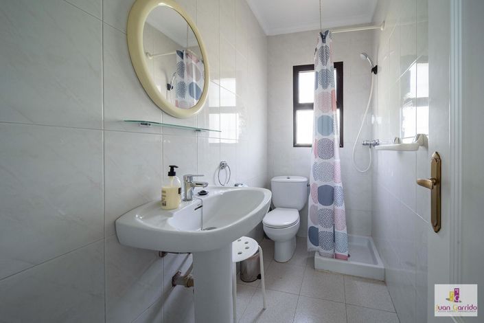 Image No.21-3 Bed Property for sale