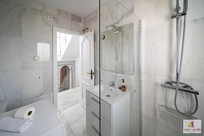 Image No.24-3 Bed Property for sale