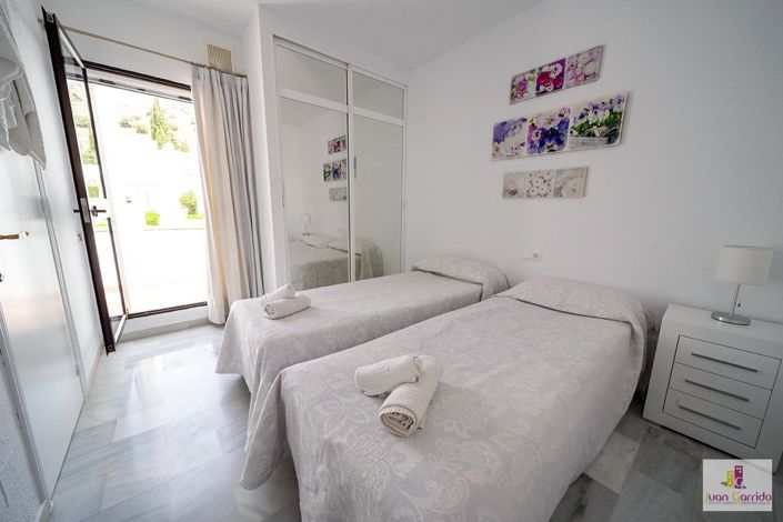 Image No.29-3 Bed Property for sale