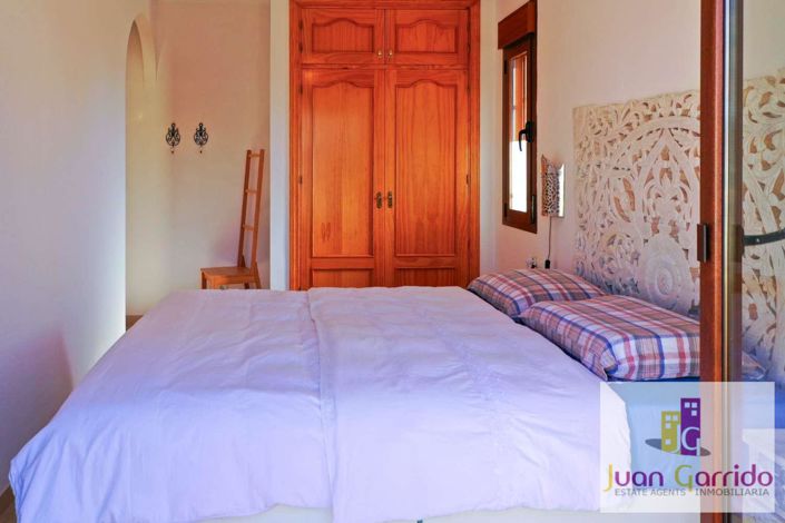 Image No.15-2 Bed Property for sale