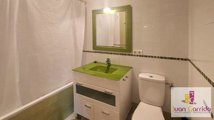 Image No.12-3 Bed Property for sale