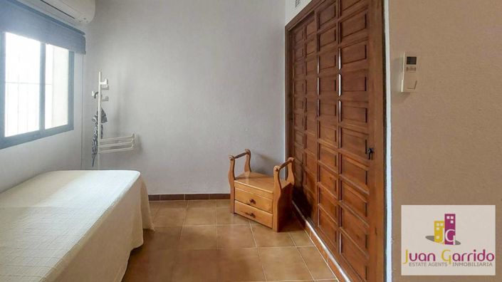 Image No.15-3 Bed Property for sale