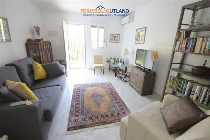 Image No.18-4 Bed Townhouse for sale