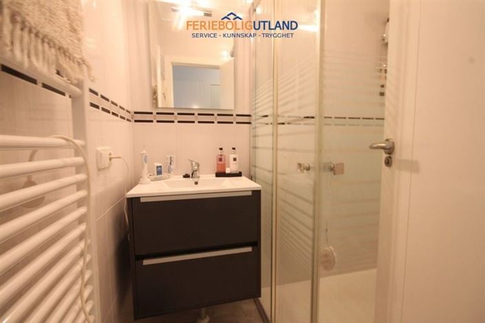 Image No.22-4 Bed Townhouse for sale