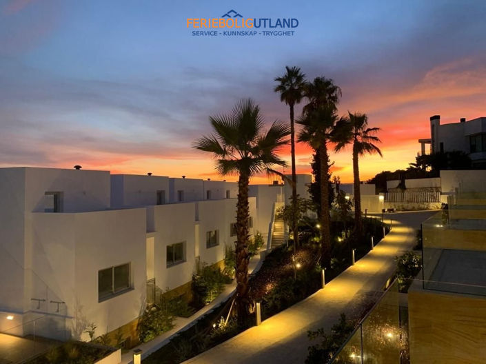 Image No.13-4 Bed Townhouse for sale