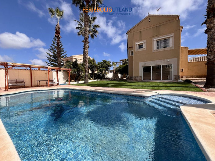 Image No.1-5 Bed Villa for sale