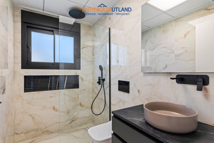 Image No.10-3 Bed Villa for sale