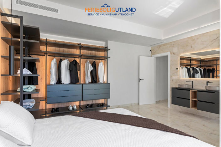 Image No.24-3 Bed Villa for sale