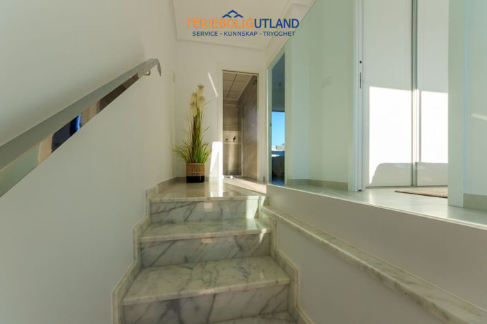 Image No.10-4 Bed Townhouse for sale