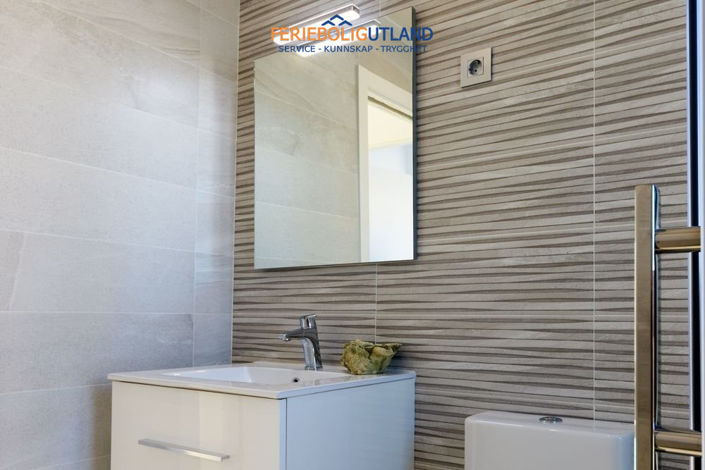 Image No.13-4 Bed Townhouse for sale