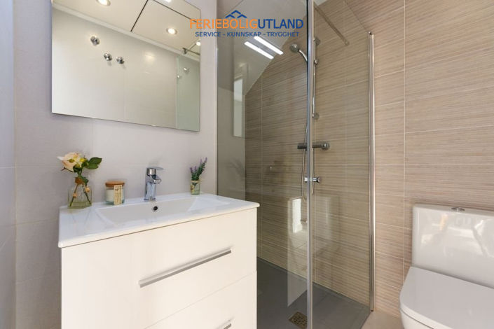 Image No.20-4 Bed Townhouse for sale