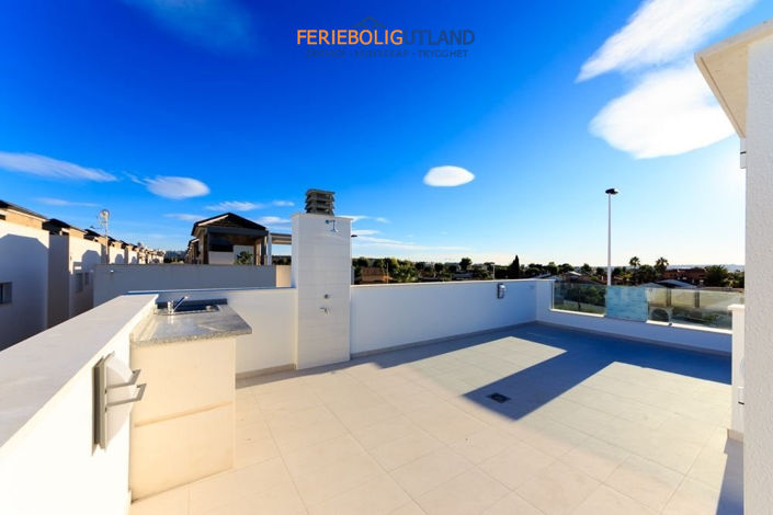 Image No.4-4 Bed Townhouse for sale