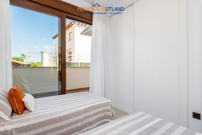 Image No.23-3 Bed Apartment for sale