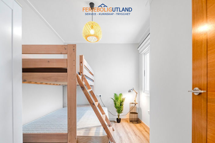 Image No.19-3 Bed Townhouse for sale