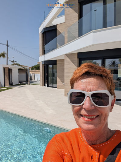 Image No.2-4 Bed Villa for sale