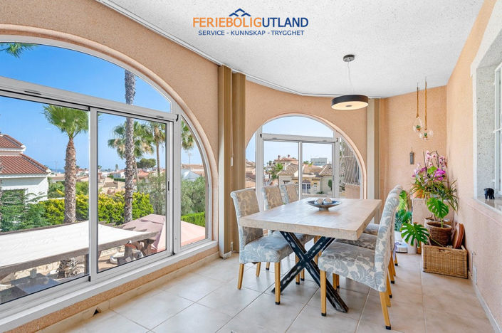 Image No.10-5 Bed Villa for sale