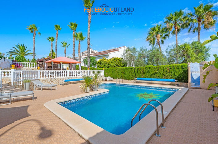 Image No.2-5 Bed Villa for sale