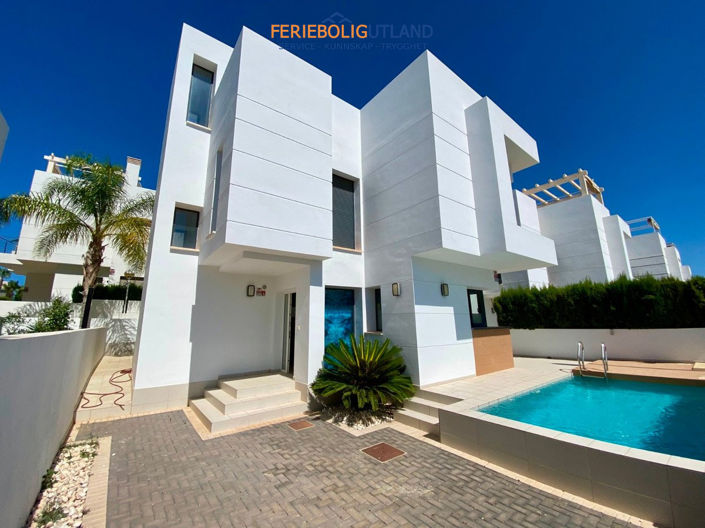 Image No.1-3 Bed Villa for sale