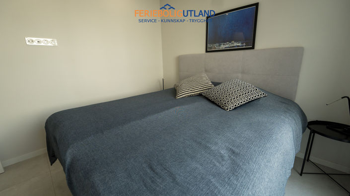 Image No.24-4 Bed Townhouse for sale