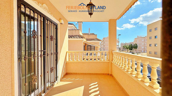 Image No.26-3 Bed Townhouse for sale