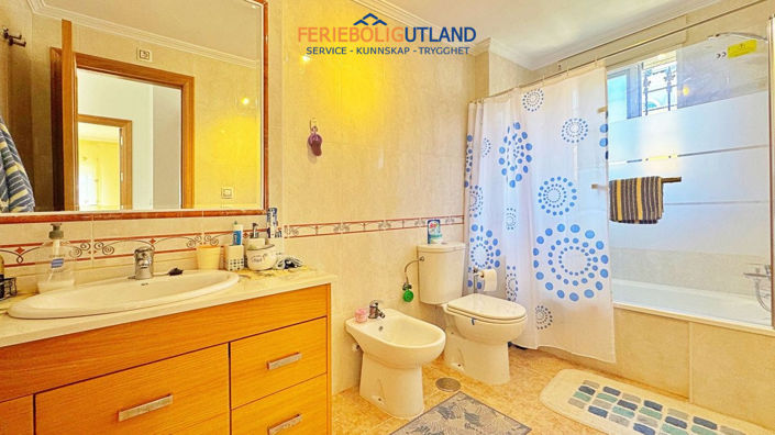 Image No.30-3 Bed Townhouse for sale