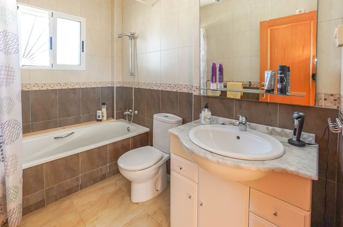 Image No.17-5 Bed Villa for sale